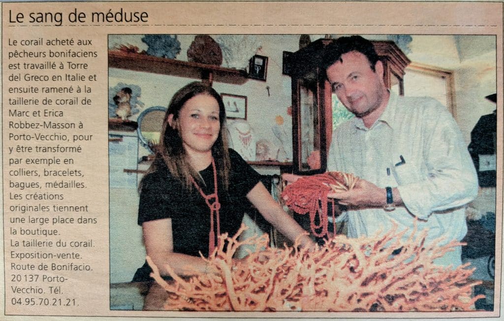 Marc Robbez Masson et sa fille devant du corail corse dans un article de presse