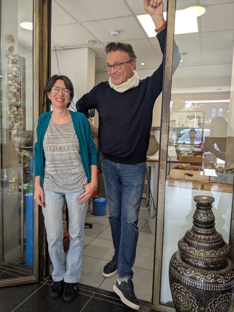 Marc Robbez Masson devant l’atelier de la Taillerie du Corail à Porto-Vecchio
