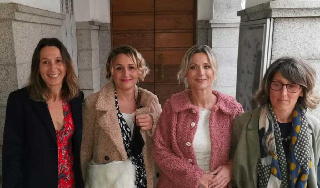 Patricia, Blandine et Delphine Vidoni dans le jardin de l’Hôtel San Giovanni.