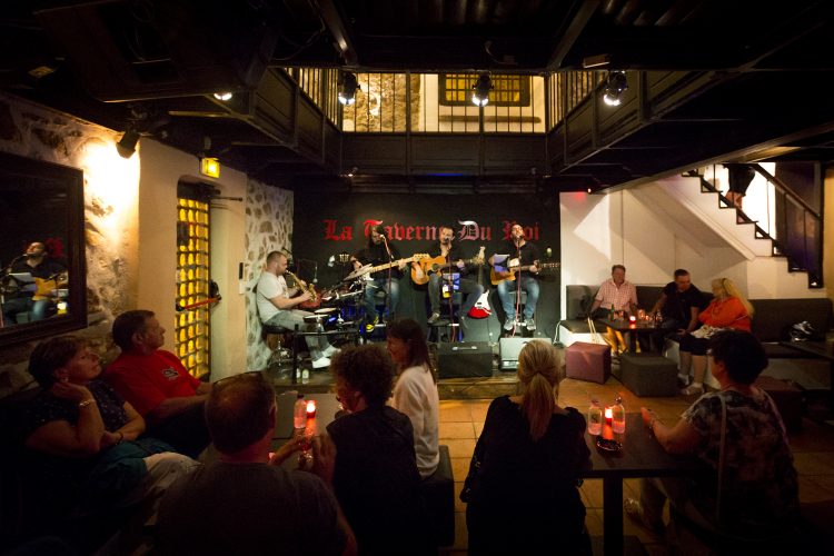 1 la taverne du roi cabaret musique porto vecchio.jpg