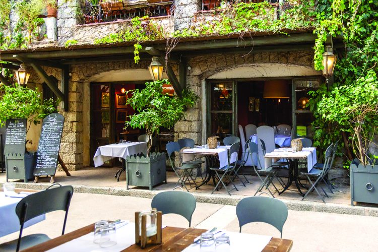 1-sous-la-tonnelle-restaurant-porto-vecchio-corse-traditio