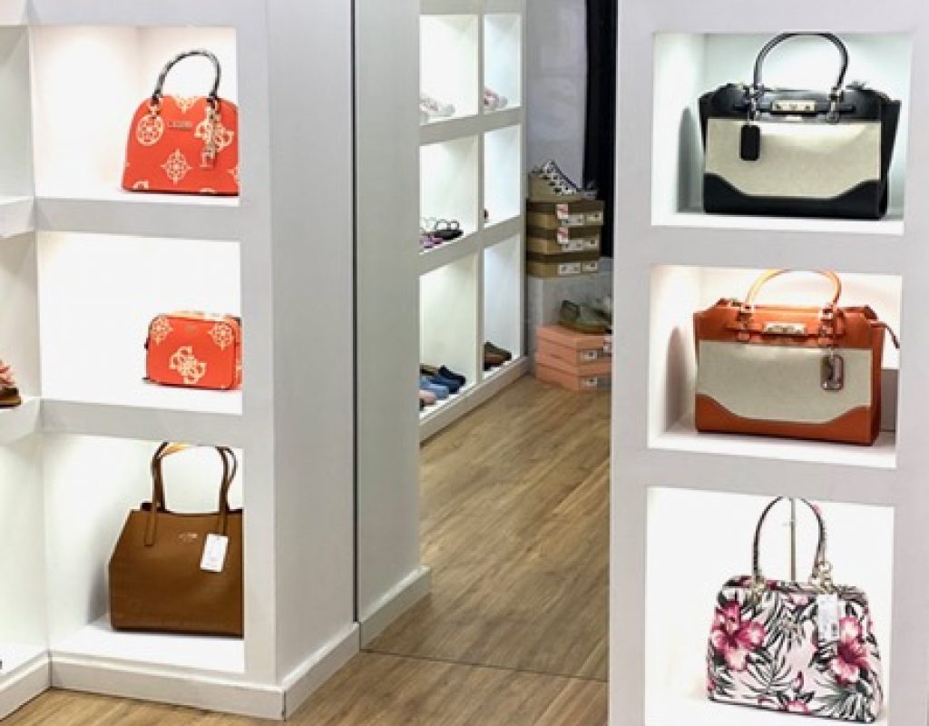 2-boutique-chaussure-via-romana-porto-vecchio-corse