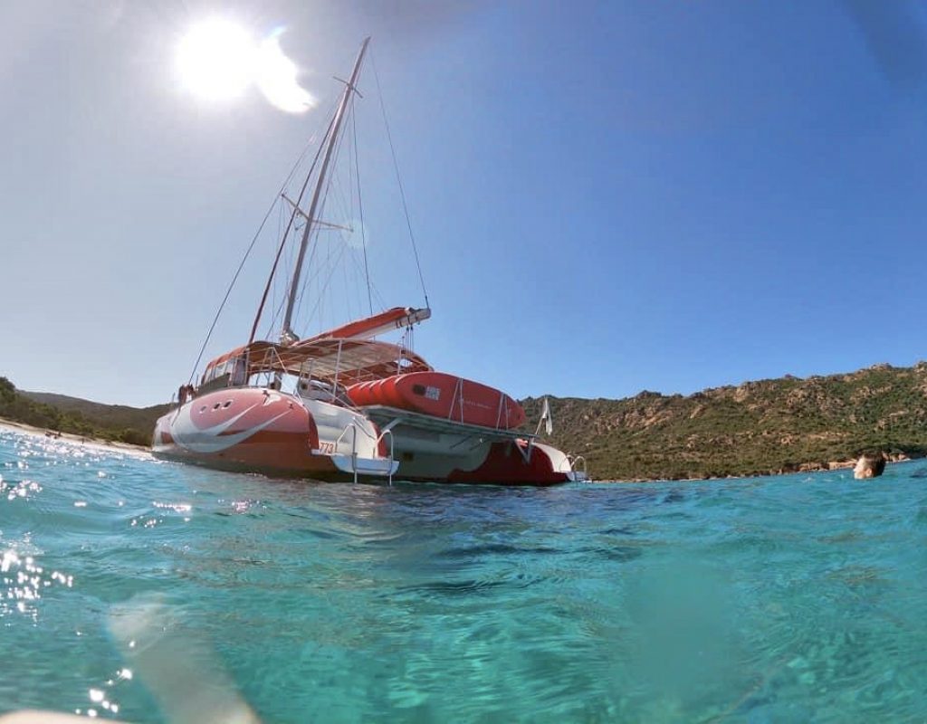 2-croisiere-catamaran-ciao-lavezzi-santa-giulia-porto-vecchio-corse
