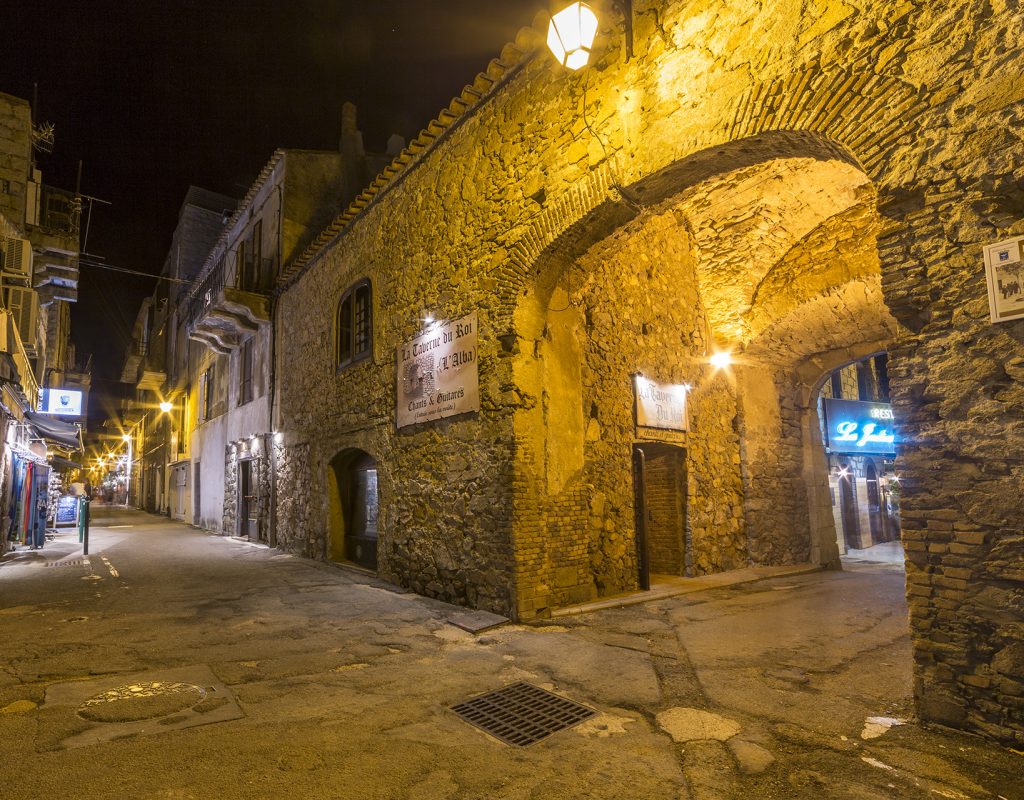 2 la taverne du roi cabaret musique porto vecchio.jpg