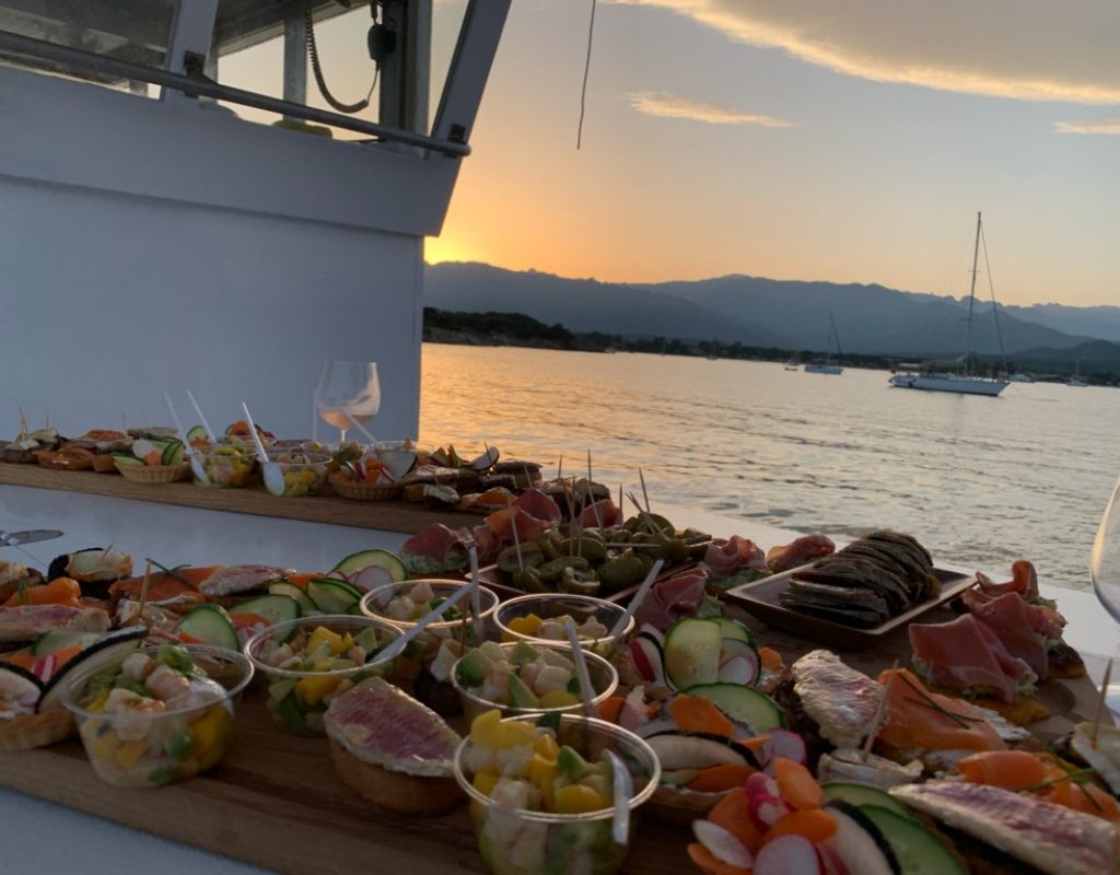 2-promenades-du-golfe-boire-un-verre-en-mer-insolite-porto-vecchio-corse