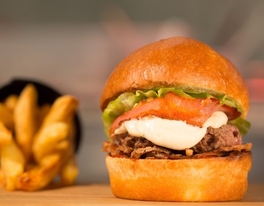 3-restaurant-guest-burger-porto-vechio-corse