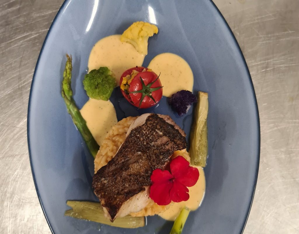 8-goeland-beach-restaurant-peche-locale-merou-tonnara-bonifacio-corse