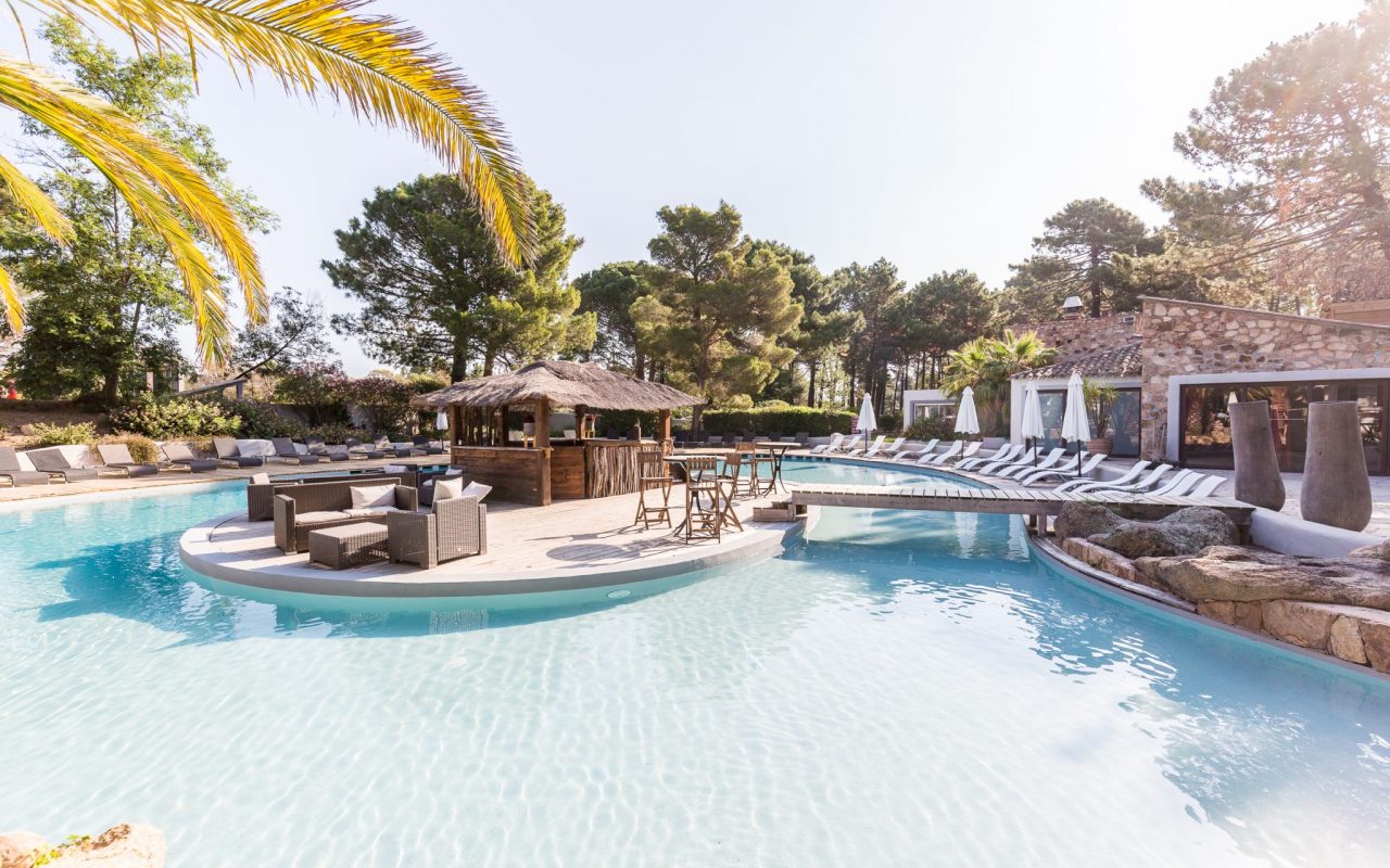 Piscine de l'hôtel Kilina en Corse