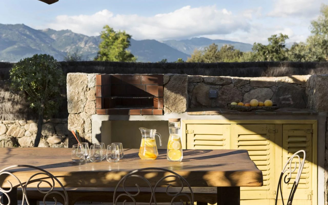 cuisine extérieure de la bergerie Val di Suaru