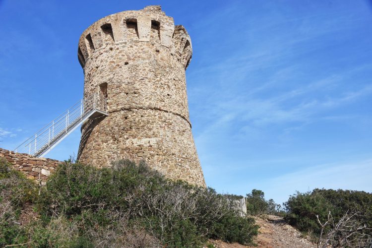 La tour Génoise de Fautéa à Sante Lucie de Porto Vecchio