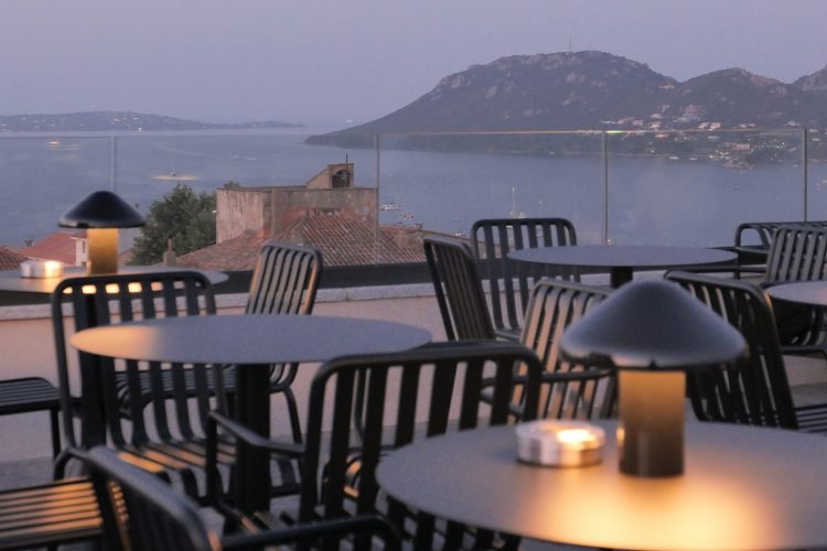 1 hotel moderno terrazza sul tetto porto vecchio sud corsica