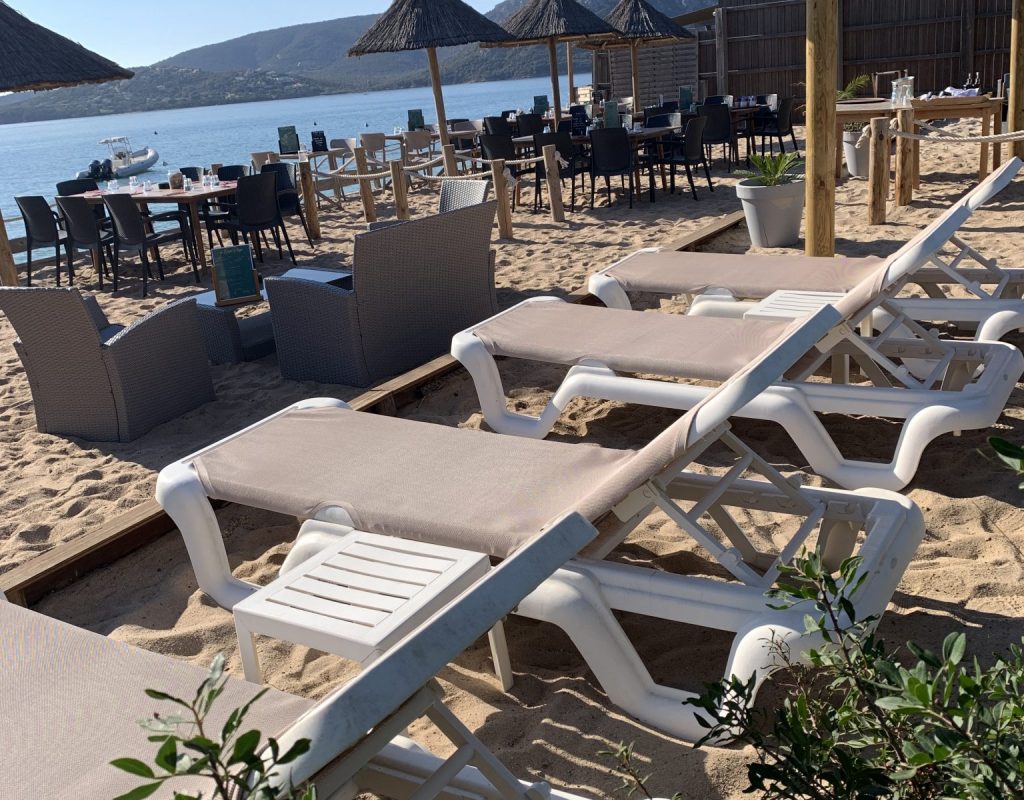 1. le club plage
