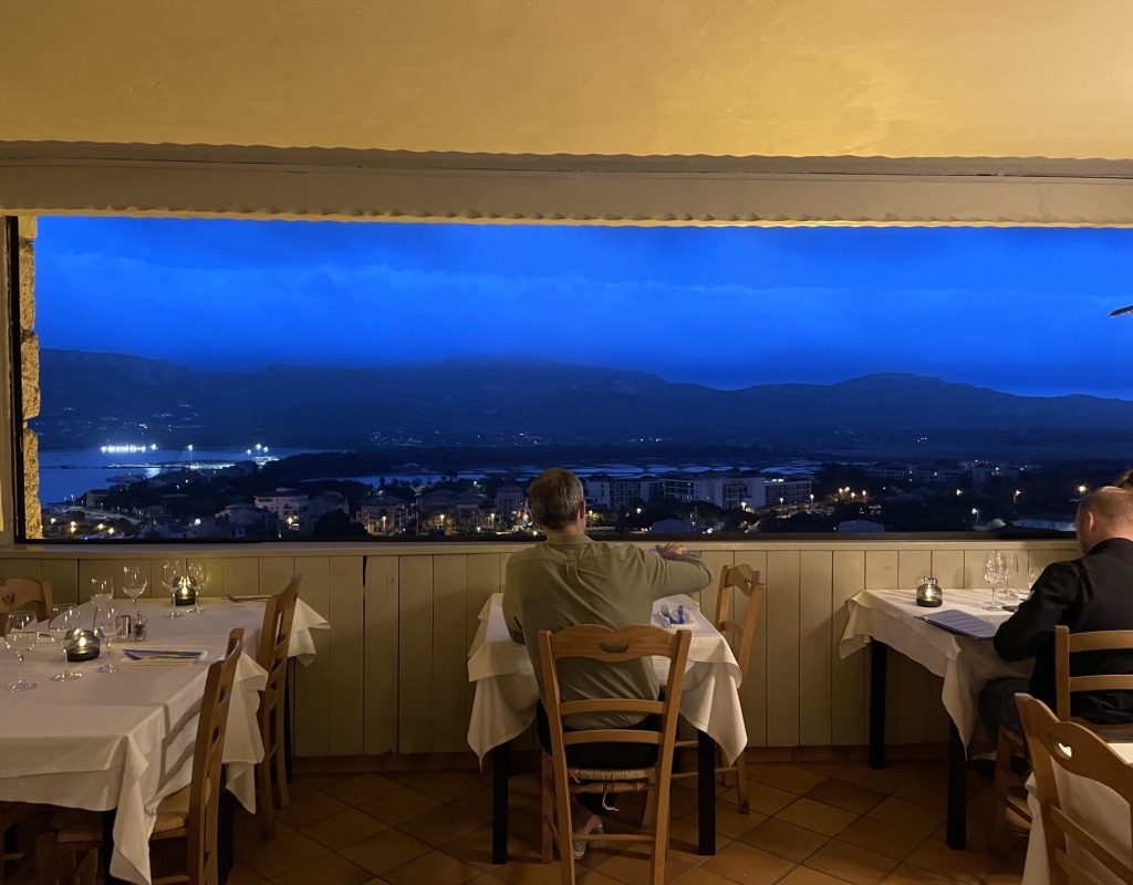 l antigu restaurnaant traditionnel porto vecchio centre ville vue panoramique