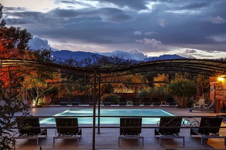 vue de la piscine de l'hôtel San Giovanni