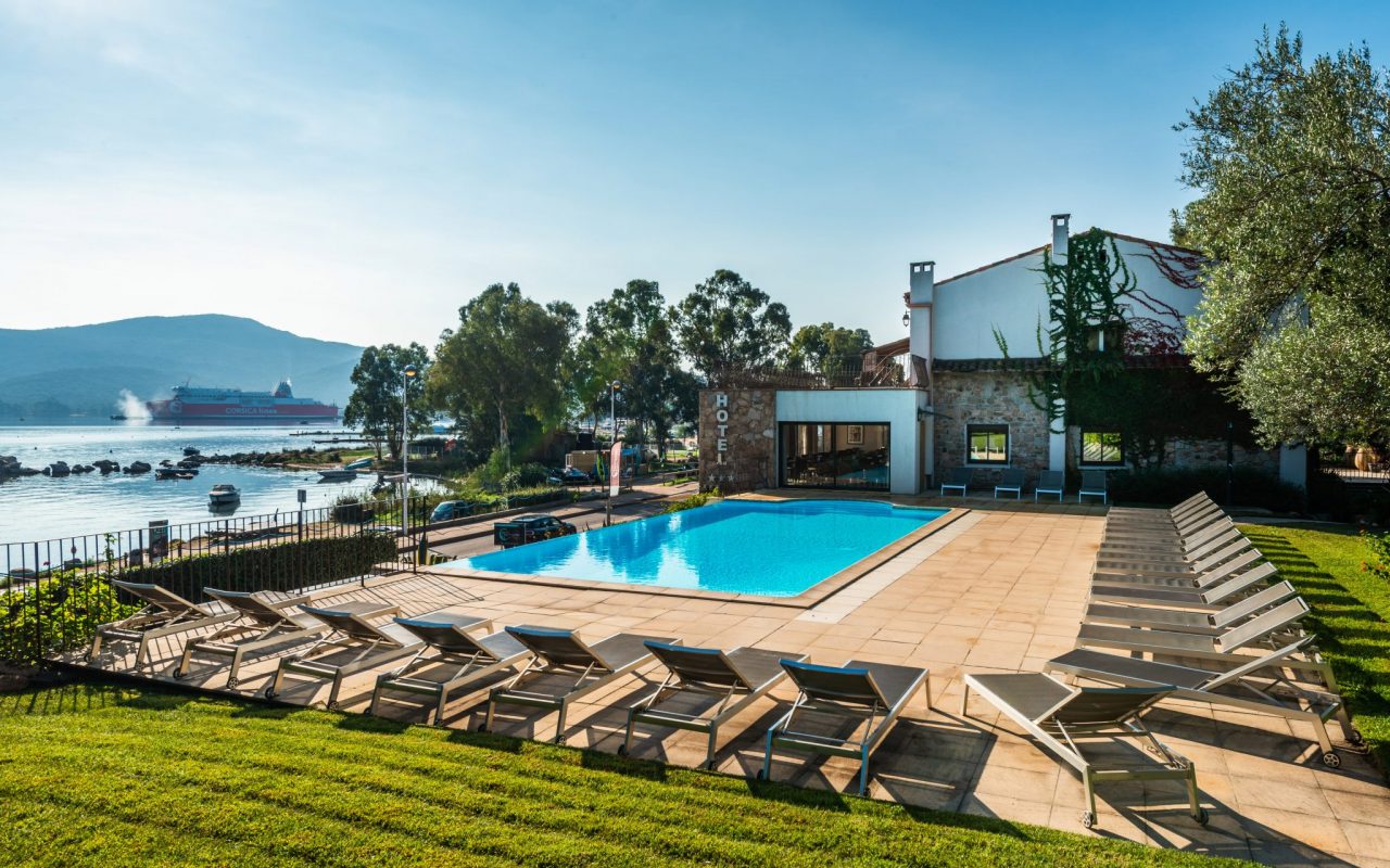 hotel-shegara-corse-3-etoiles-piscine