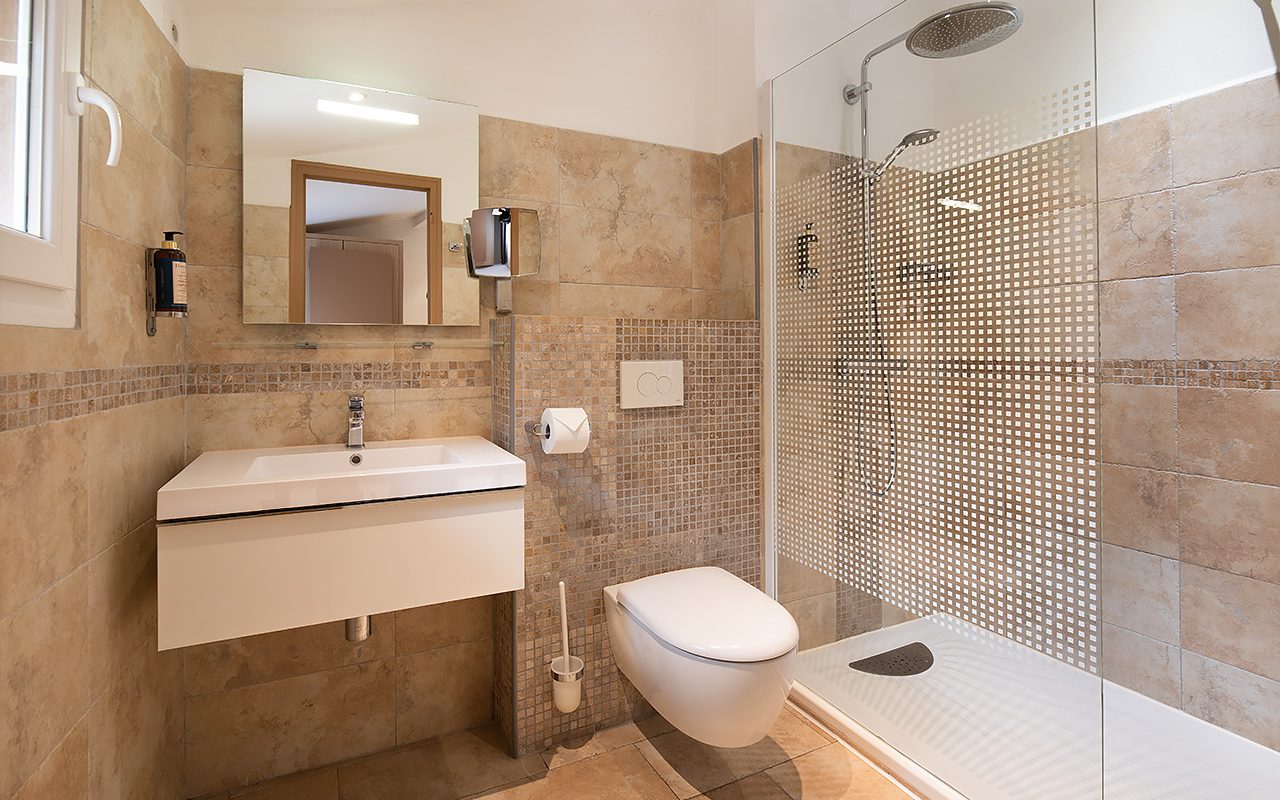 salle de bain de l'hôtel Holzer à Porto Vecchio