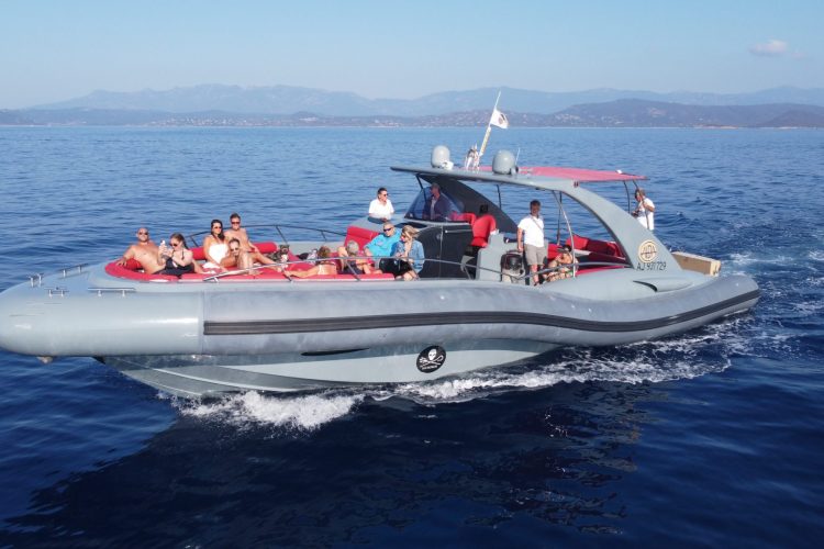 Balade en bateau à moteur avec skipper sur le golfe de Porto Vecchio