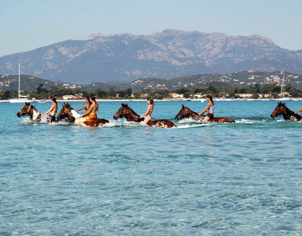 4-prestige-concept-conciergerie-privee-corse-baignade-cheval