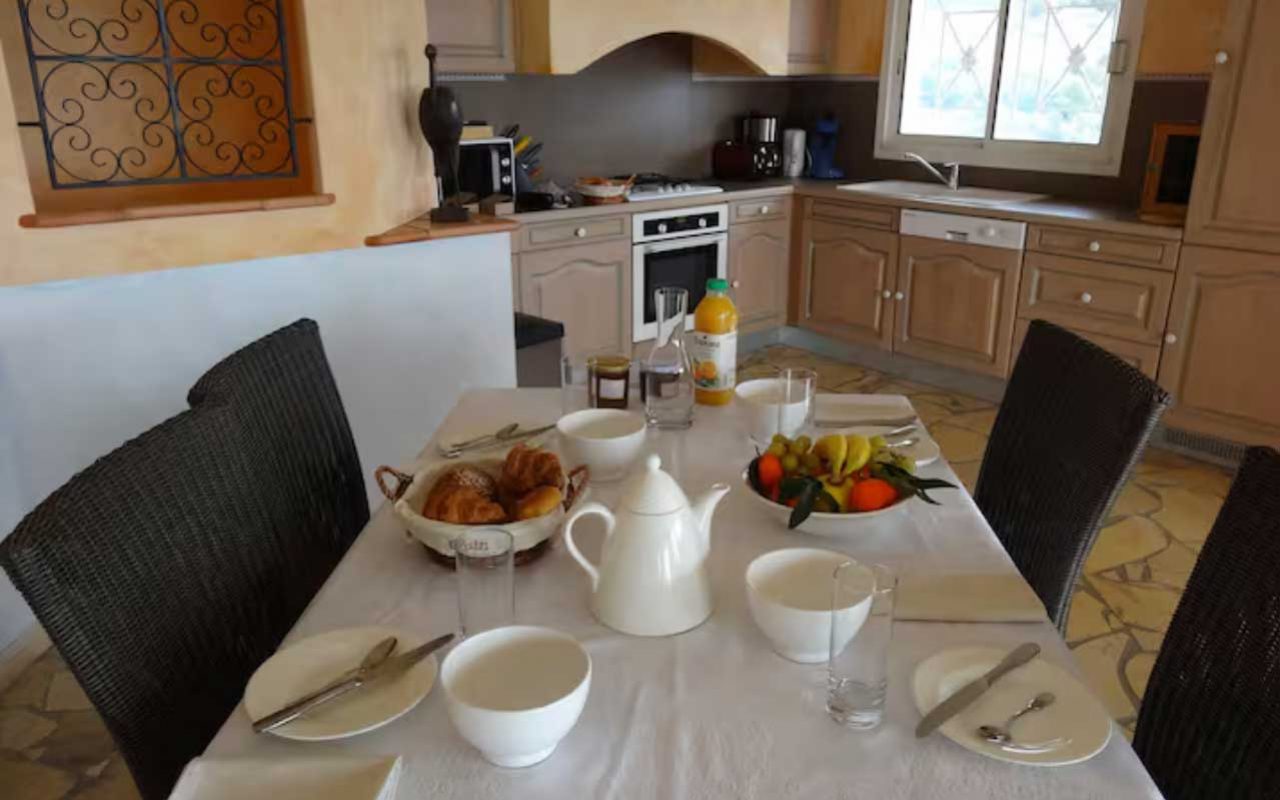 salle à manger de la villa blu di mare Palombaggia