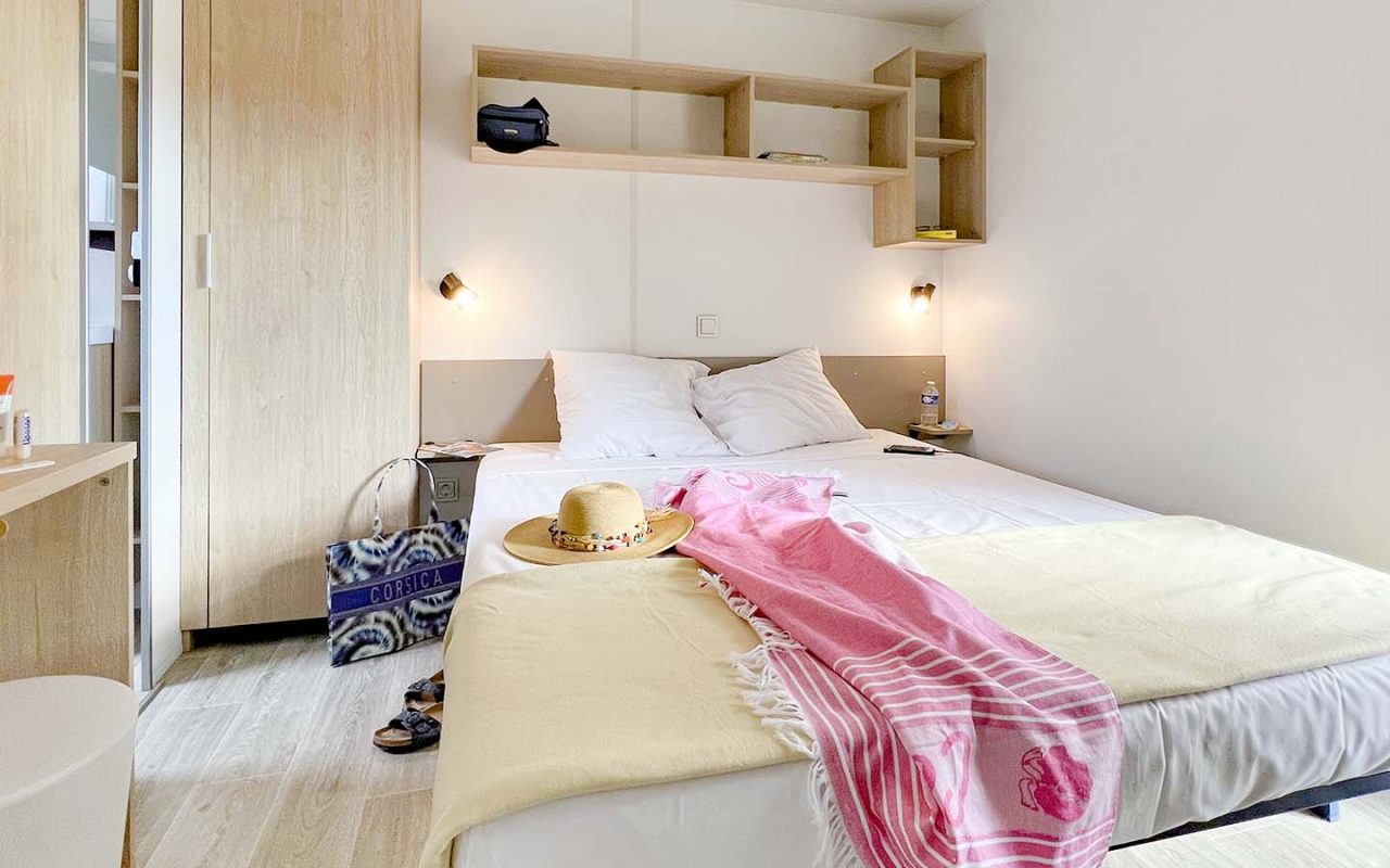 campeggio-porto-vecchio-bungalow-400-camera-coppia