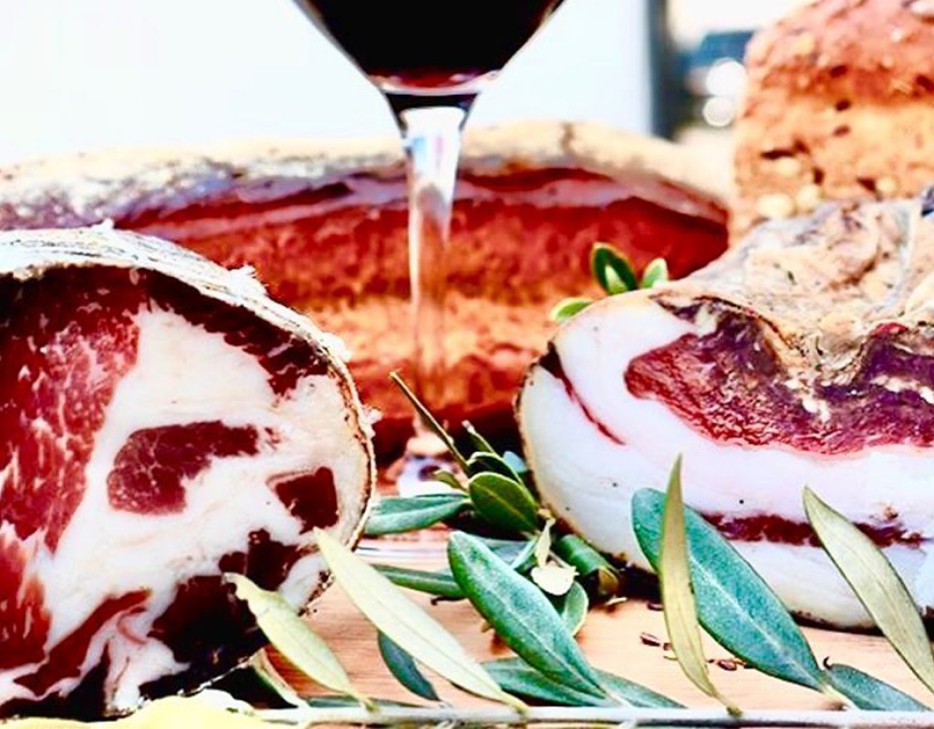 charcuterie-artisanale-panier-rouge