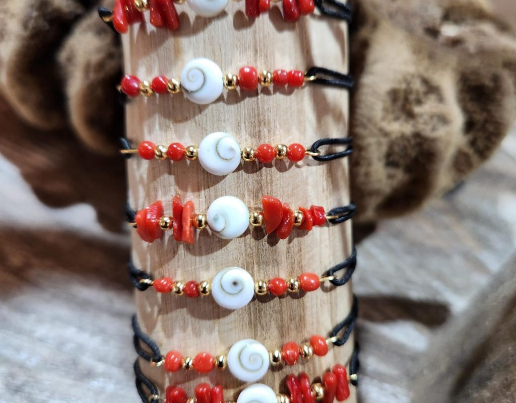 Bracelet corail et oeil de sainte lucie fait main