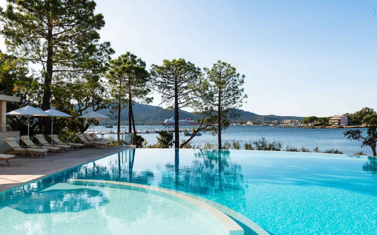 piscine-hotel-luxe-don-cesar-porto-vecchio
