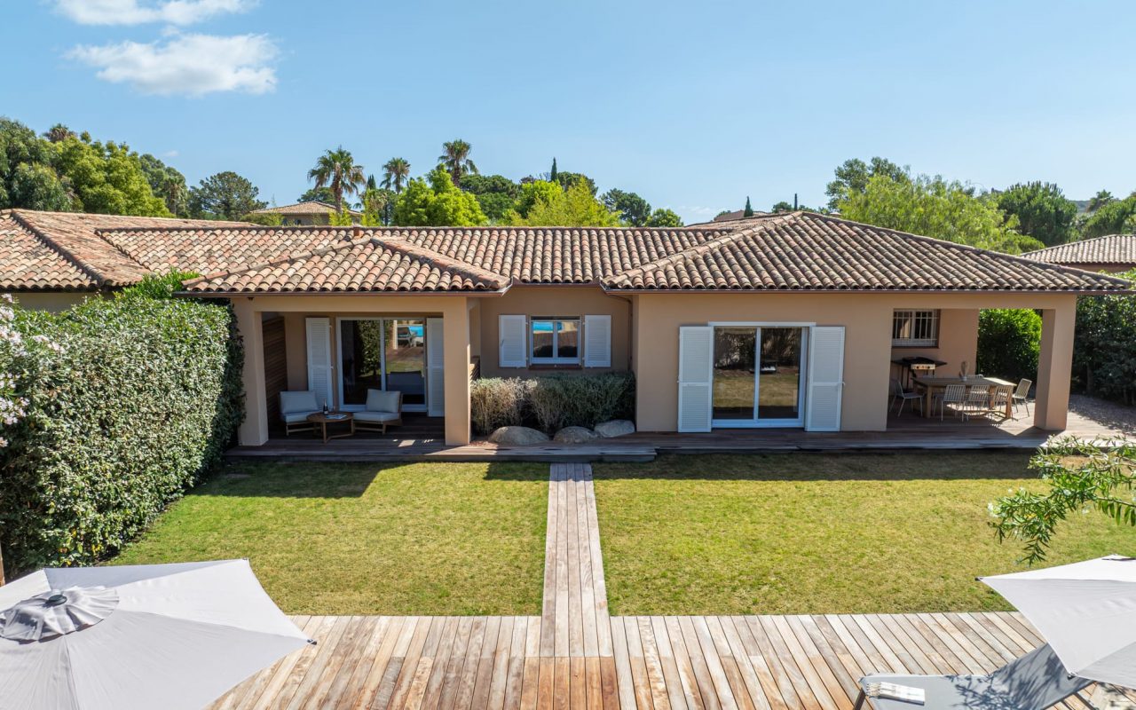 Vue à partir de la piscine