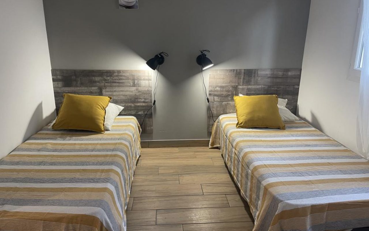 chambre double 2 lits 90